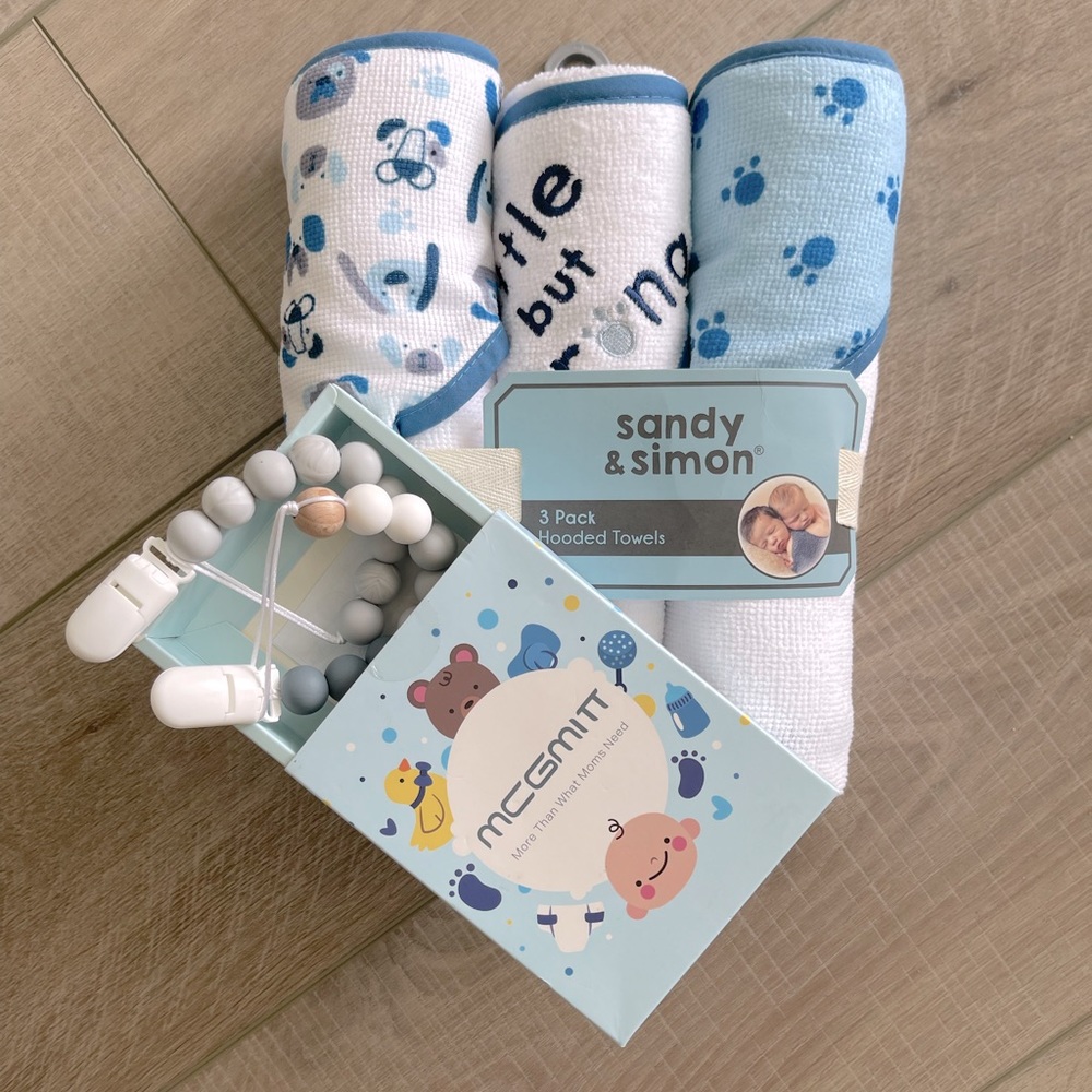 3 Baby Hooded Towels and 2 Pacifier Chains Bundle